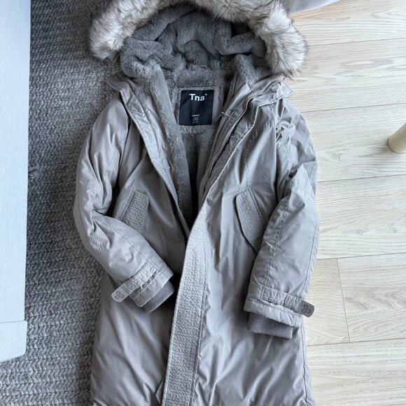 Aritzia SUMMIT PARKA - Taupe - Picture 3 of 5